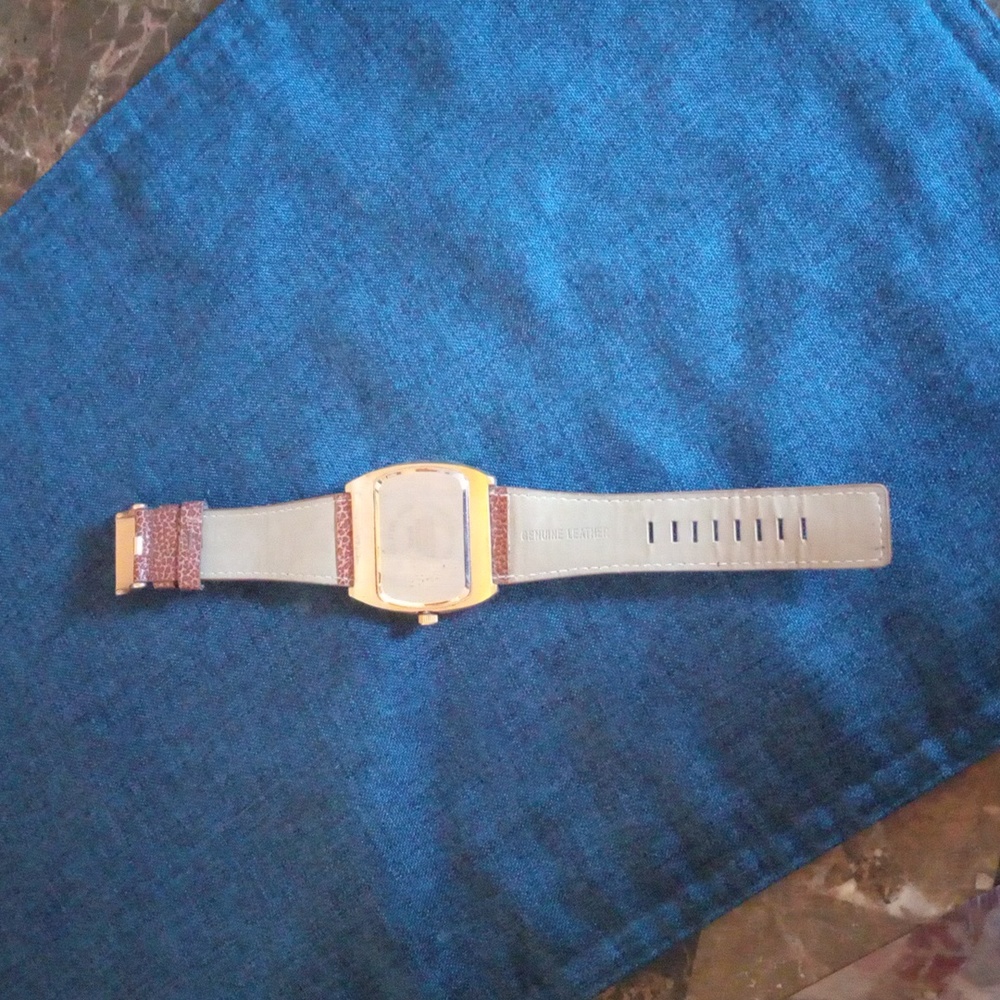 Watch - Picture 4 of 4